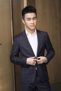 何猷君进军娱乐圈,从商业奇才到影视新星